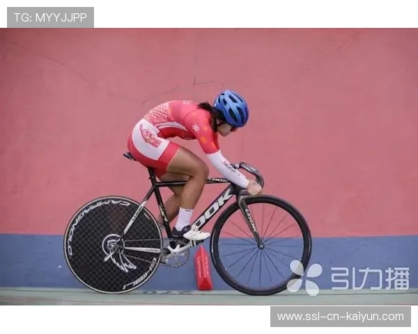 自行车锦标赛：领骑摔车导致大混乱